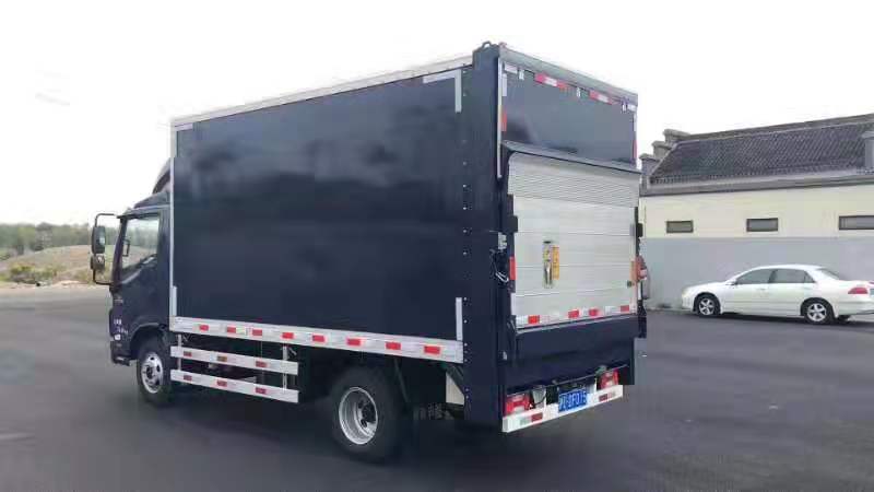 垂直升降(jiang)汽車尾闆