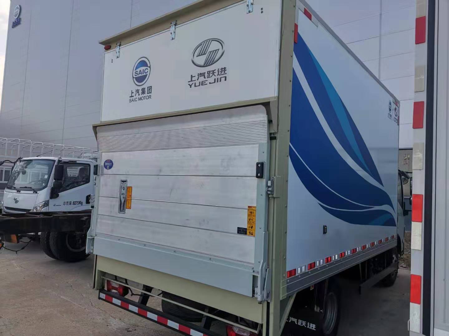 垂(chuí)直升降汽車(chē)尾闆