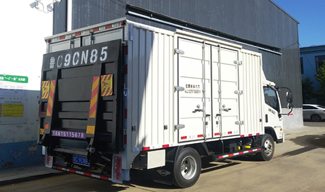 頂(dǐng)梁柱汽車升(shēng)降尾闆優點(dian)分析