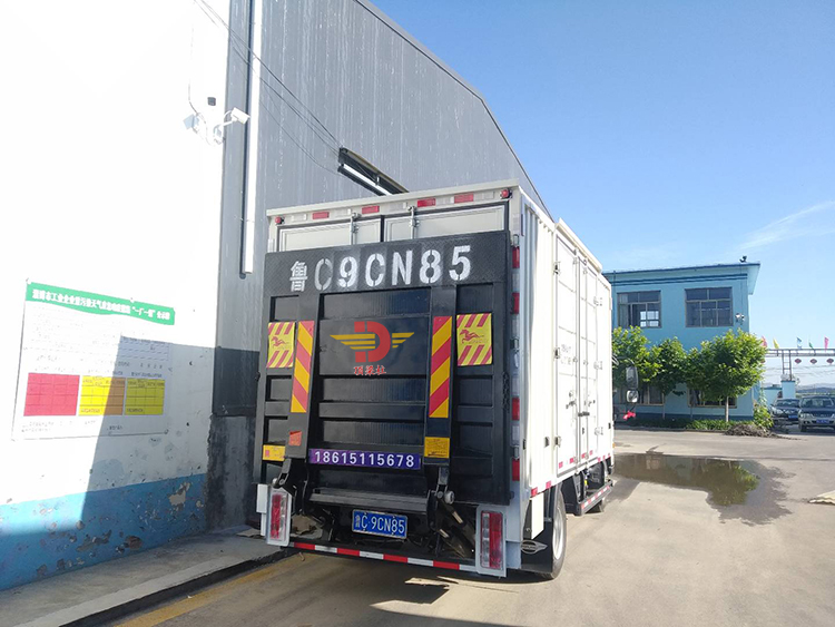 2.0T懸(xuán)臂式汽車尾(wei)闆