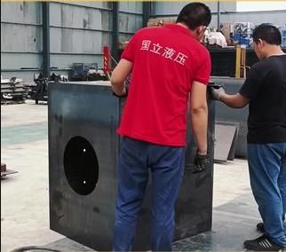 大型液壓(yā)站 國立液(ye)壓，為機械(xie)企業提供(gong)動