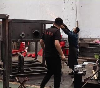 國立液壓(yā)，不斷提高(gao)技術，打造(zao)新産品。